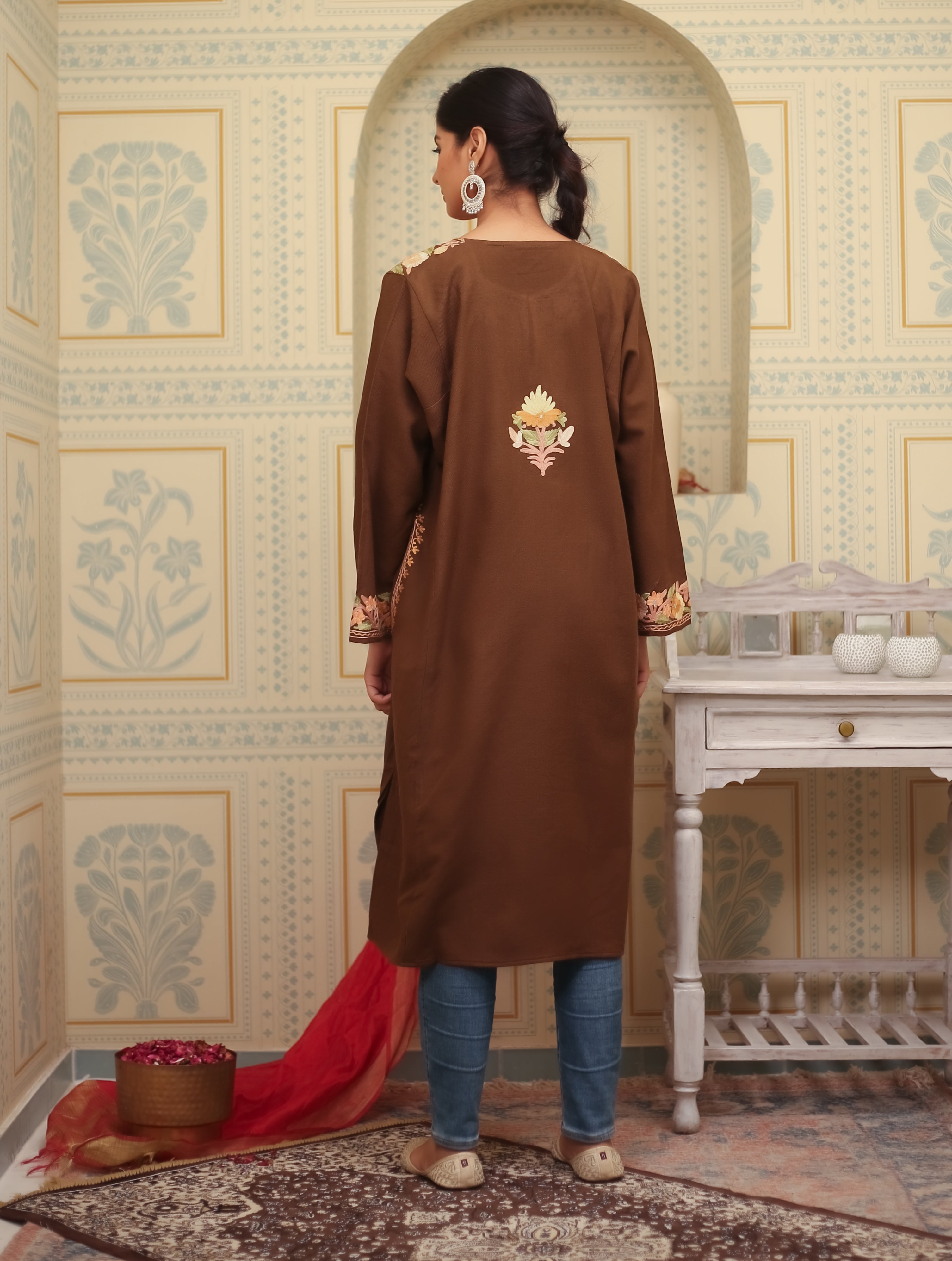 Eshita Mud Brown Kashmiri Woollen Phiran